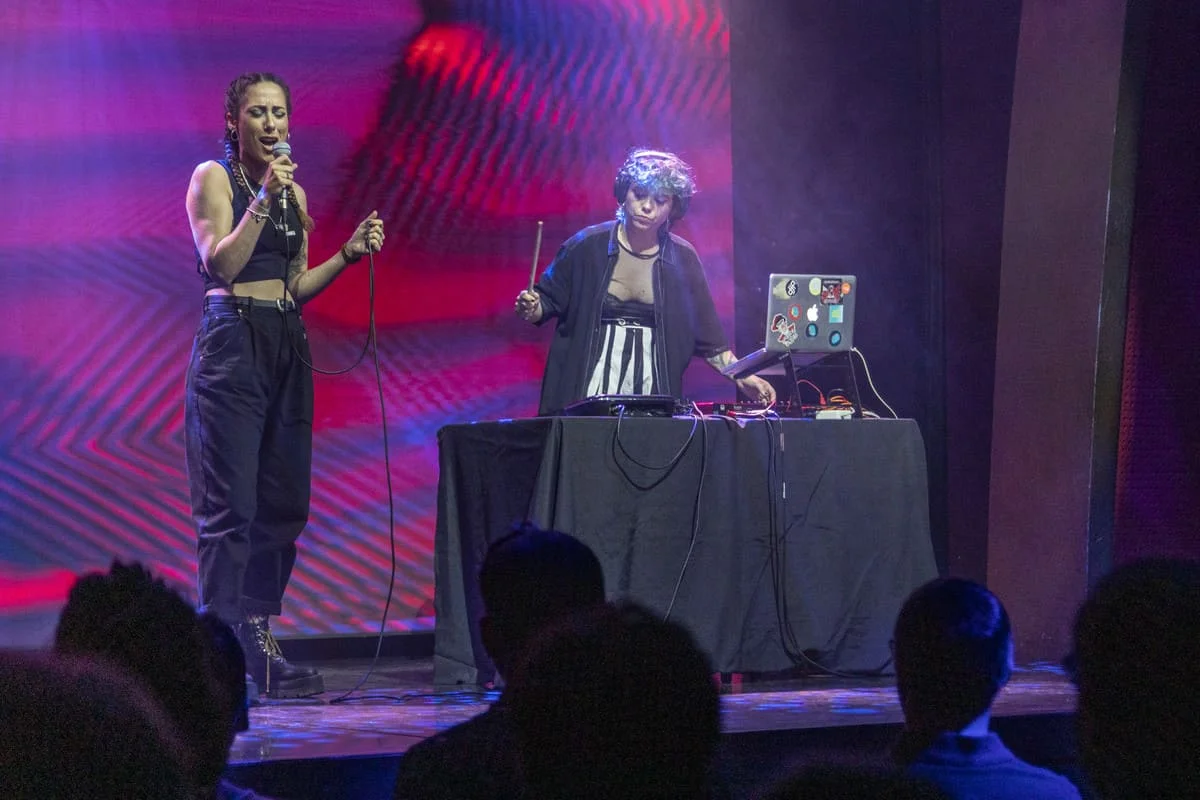 13_Two-tyra-live-visuals-by-hayley-cantor-for-beteve